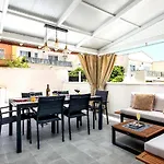 Modern 4 Bedroom In Адехе