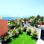 Будинок відпочинку Modern 4 Bedroom In *
