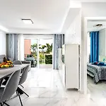 Будинок відпочинку Modern 4 Bedroom In