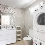 Modern 4 Bedroom In Будинок відпочинку Адехе