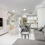Modern 4 Bedroom In *