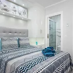 Будинок відпочинку Modern 4 Bedroom In Адехе