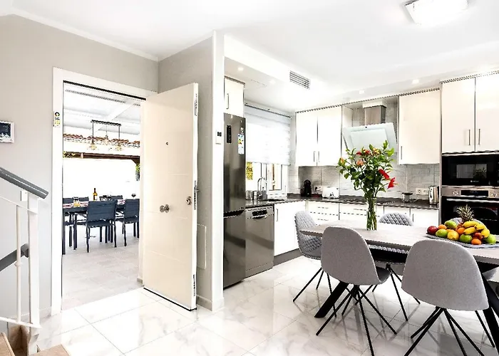 Modern 4 Bedroom In Costa Adeje (Tenerife)