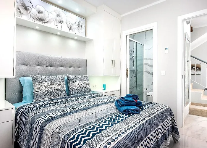 Modern 4 Bedroom In *