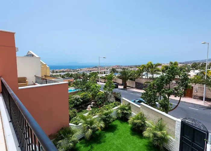 Modern 4 Bedroom In Casa vacanze