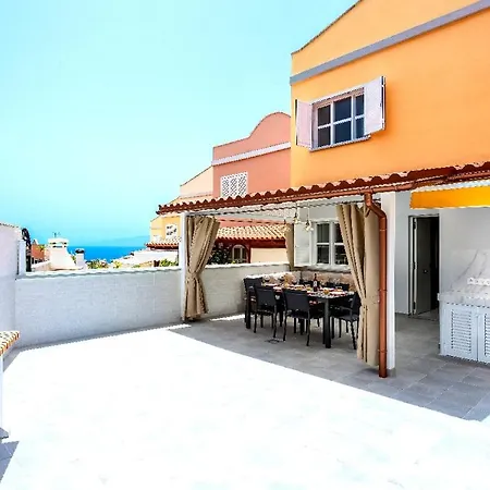 Modern 4 Bedroom In *