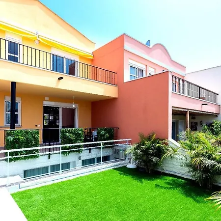 Modern 4 Bedroom In *