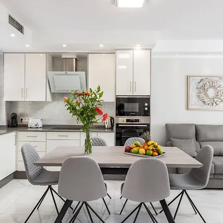 Modern 4 Bedroom In Hébergement de vacances