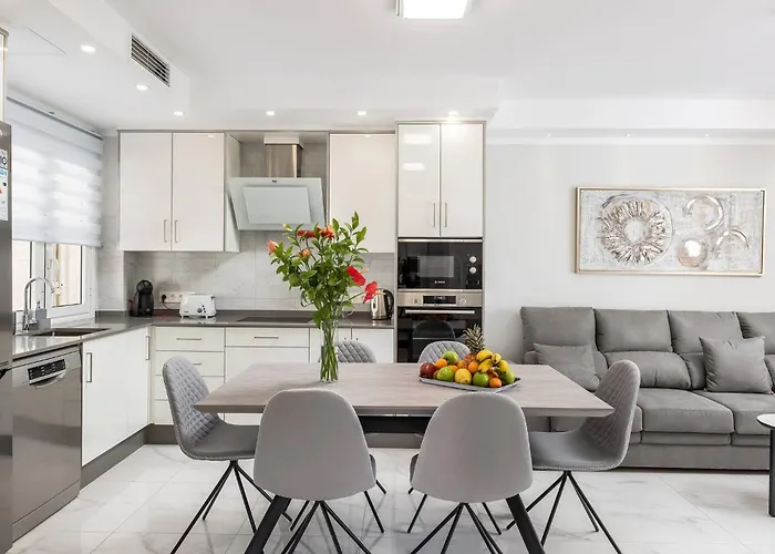 Modern 4 Bedroom In Hébergement de vacances