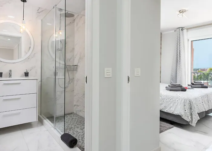 Modern 4 Bedroom In Hébergement de vacances *