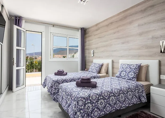 Modern 4 Bedroom In Hébergement de vacances