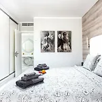 Semesterbostad Modern 4 Bedroom In *