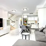 Modern 4 Bedroom In