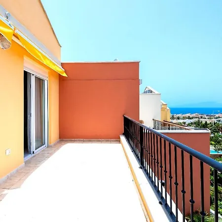 Modern 4 Bedroom In 度假居