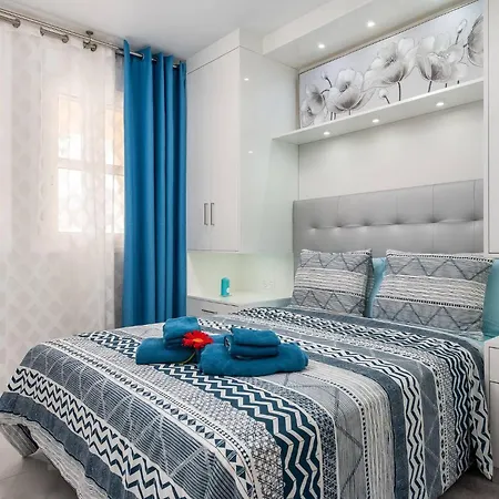 Modern 4 Bedroom In *