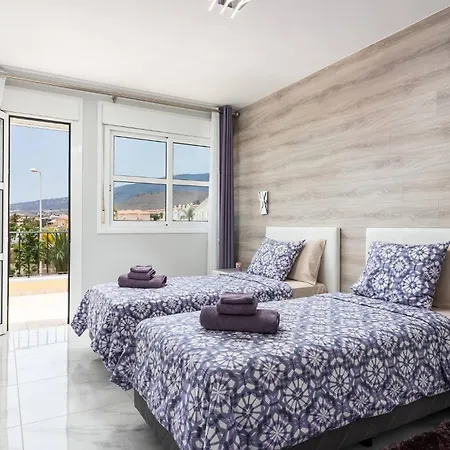 Modern 4 Bedroom In بيت للعطل