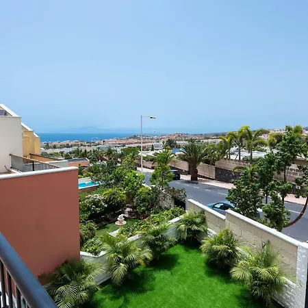 Modern 4 Bedroom In بيت للعطل