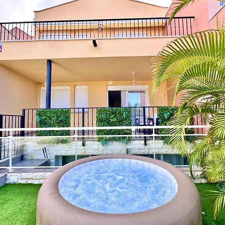Modern 4 Bedroom In Сasa de vacaciones