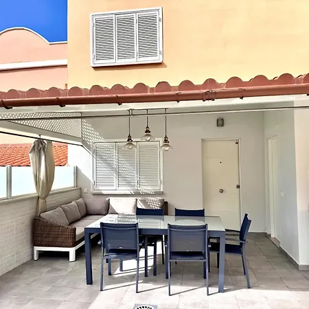 بيت للعطل Modern 4 Bedroom In أذيخي