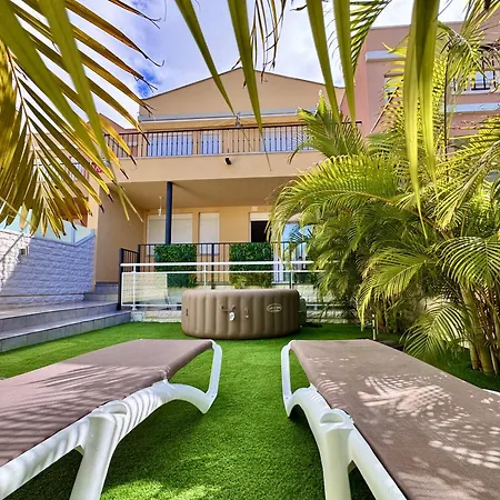 Modern 4 Bedroom In Сasa de vacaciones Costa Adeje (Tenerife)