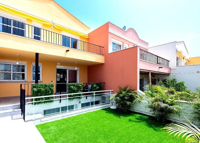 Modern 4 Bedroom In *